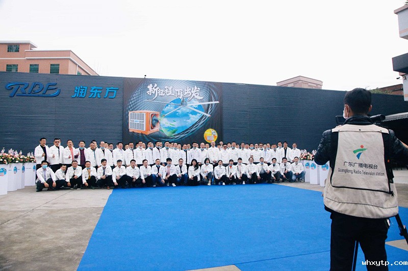 hth体育优惠活动团队合影